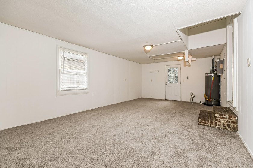 Charming brick ranch in desirable Northwoods Estates featuring - photo 4