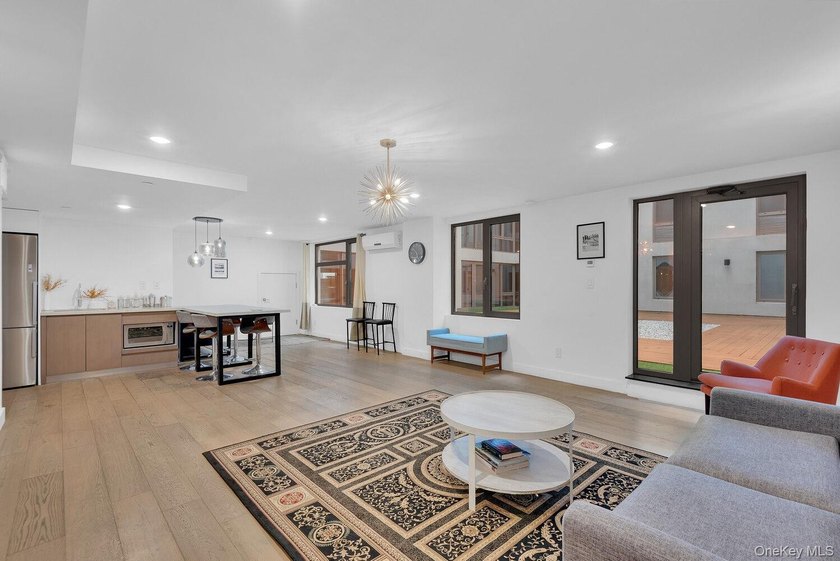 PRIVATY BALCONY. AMENITY-RICH LIVING. MODERN STUDIO CHARM - photo 9