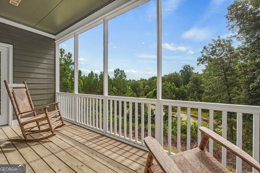 Welcome to your own beautiful estate, where luxury, cozy comfort - photo 28