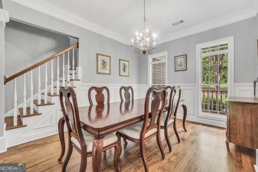 Welcome to your own beautiful estate, where luxury, cozy comfort - photo 29