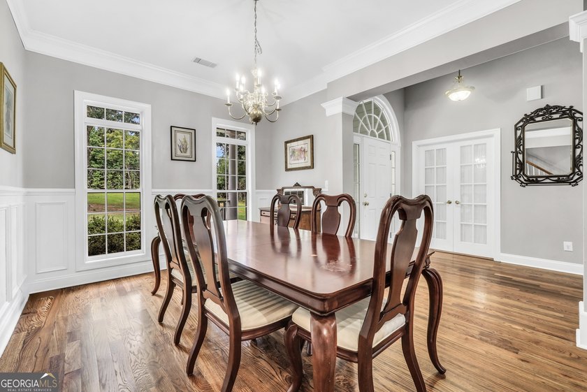 Welcome to your own beautiful estate, where luxury, cozy comfort - photo 30