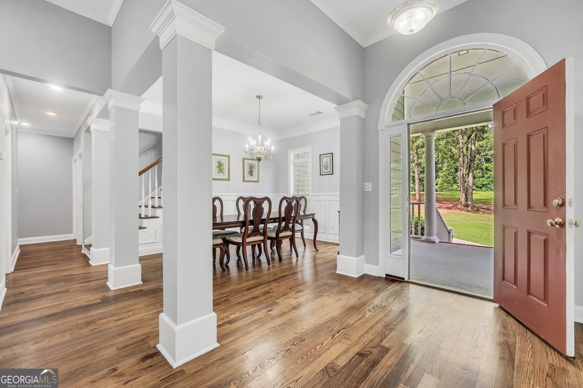 Welcome to your own beautiful estate, where luxury, cozy comfort - photo 31