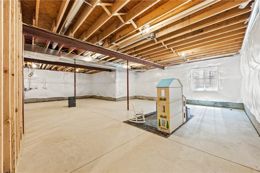 It's perfect! A showstopper! Barely lived in! The owners built - photo 42