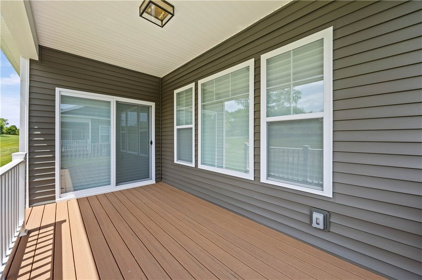 It's perfect! A showstopper! Barely lived in! The owners built - photo 44