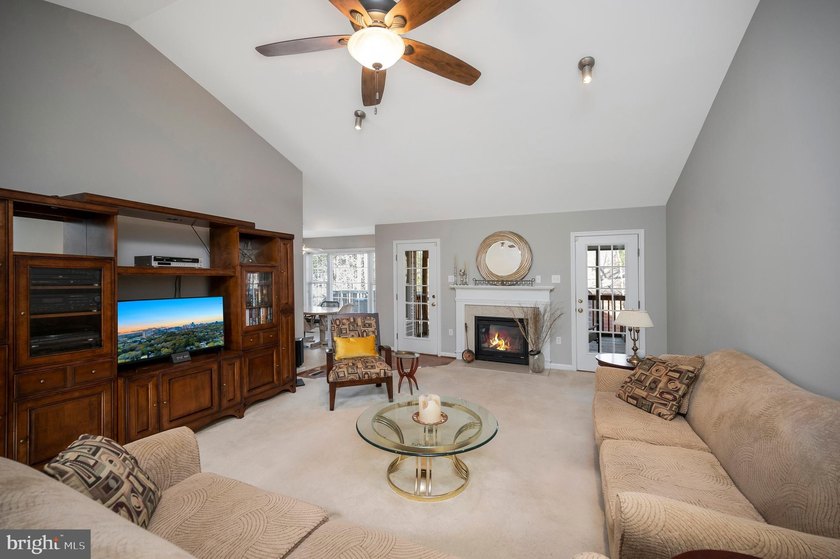 Situated on a corner lot at Harrison Circle and Stratford Circle - photo 8