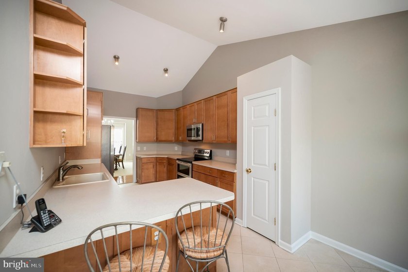 Situated on a corner lot at Harrison Circle and Stratford Circle - photo 10