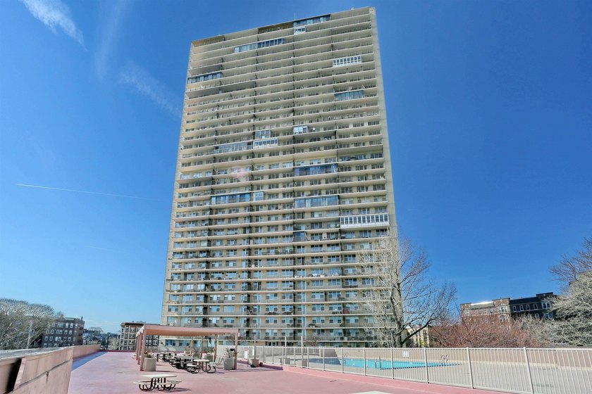 Large Studio on Boulevard East with beautiful River Views Approx - photo 9