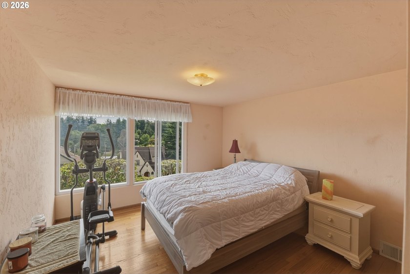 Meticulously maintained Mingus Park home situated on a large - photo 23