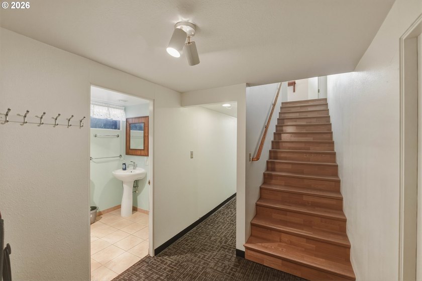 Meticulously maintained Mingus Park home situated on a large - photo 24