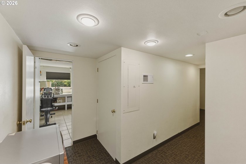 Meticulously maintained Mingus Park home situated on a large - photo 29