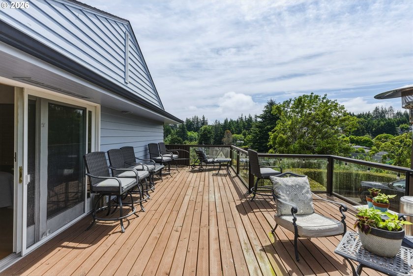 Meticulously maintained Mingus Park home situated on a large - photo 31