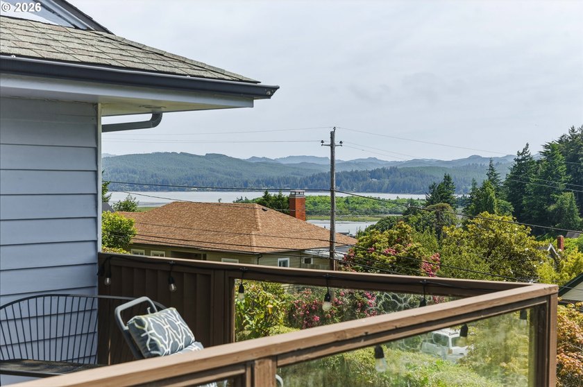 Meticulously maintained Mingus Park home situated on a large - photo 35