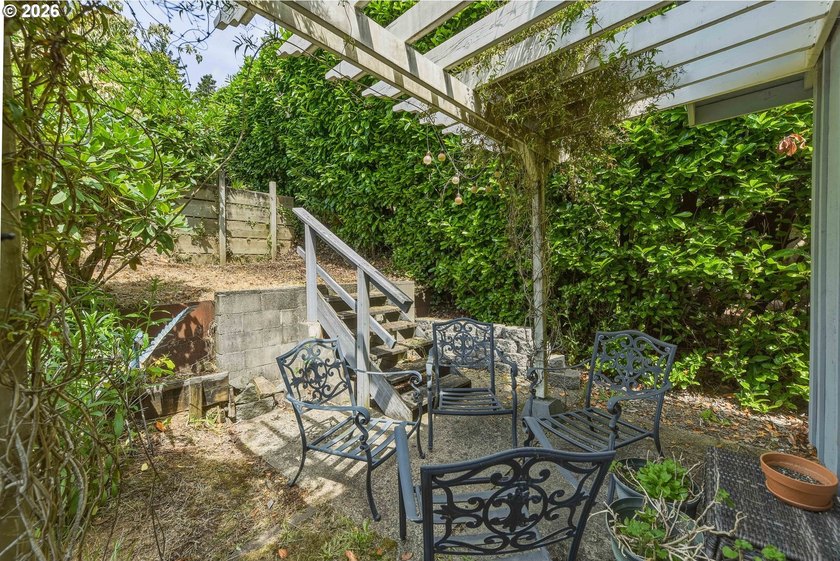 Meticulously maintained Mingus Park home situated on a large - photo 44