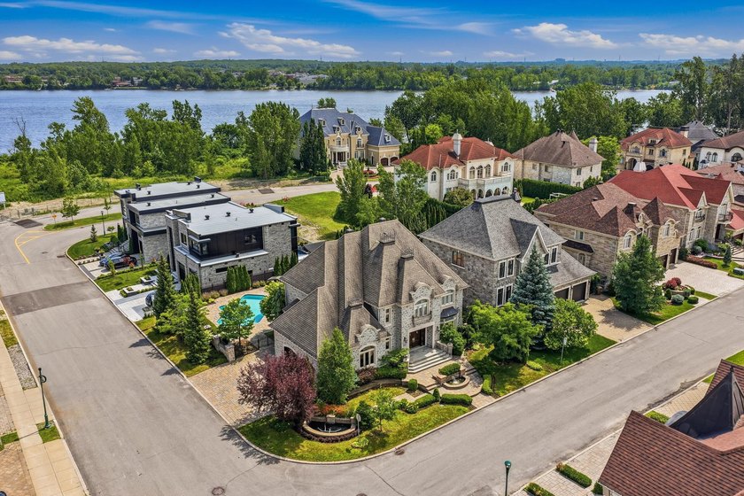 Open House this Sunday July 2nd from 2:00 to 4:00. Majestic - photo 5