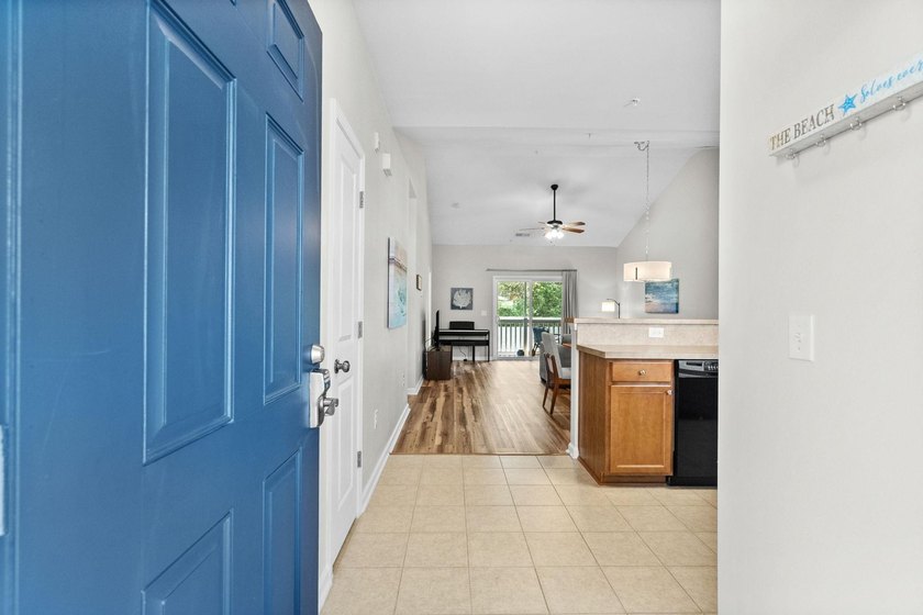 Beautiful top-floor, two-bedroom, two-bath condo with vaulted - photo 2