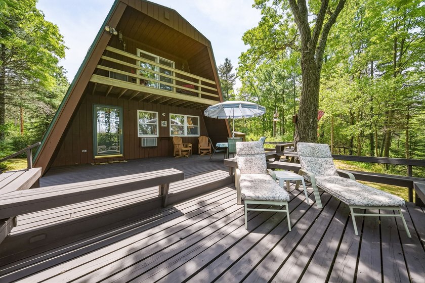 Welcome to lake life at its finest on beautiful Lake Eau Claire! - photo 32