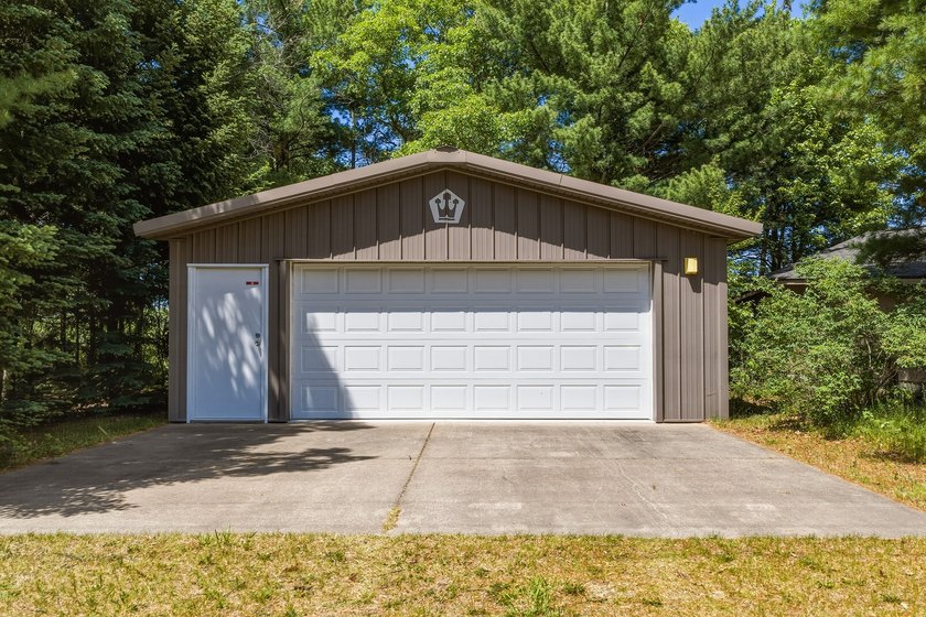 Welcome to lake life at its finest on beautiful Lake Eau Claire! - photo 42