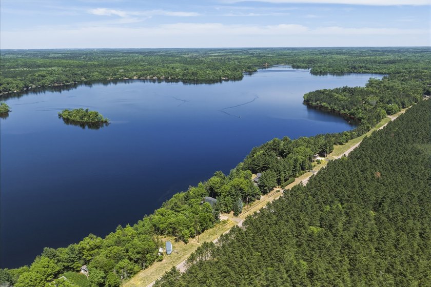 Welcome to lake life at its finest on beautiful Lake Eau Claire! - photo 50