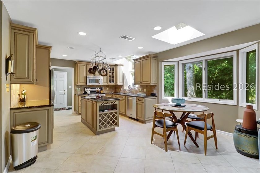 Enjoy spectacular long golf course views across multiple - photo 18