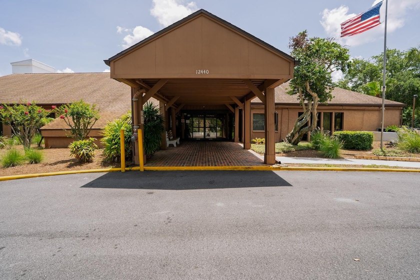 ATTENTION BUYERS! Welcome to this spacious 2-bedroom, 2-bathroom - photo 38