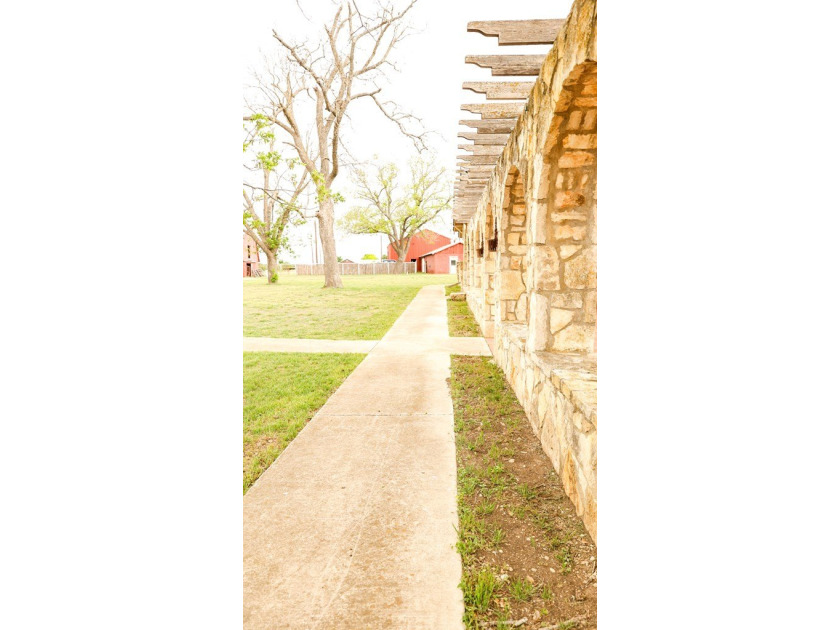Giddy Up Pardner! This Hill Country Ponderosa embraces you as - photo 14