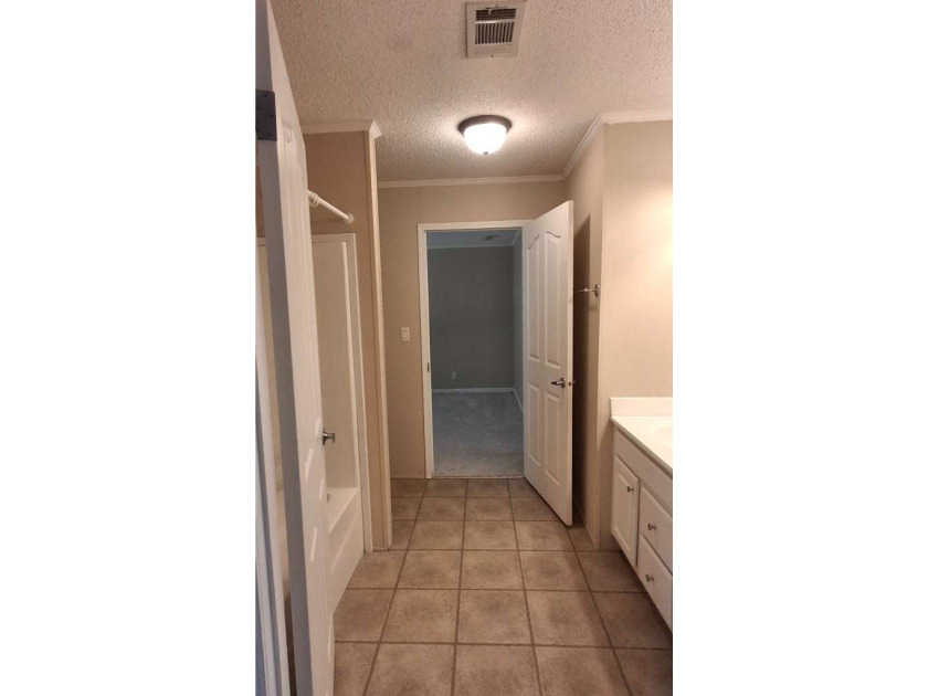 Gorgeous must see 4/3 bath manufactured home on 5.18 acres - photo 31