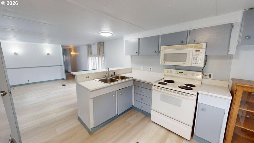 This sweet and comfortable two-bedroom, one-bath manufactured - photo 9