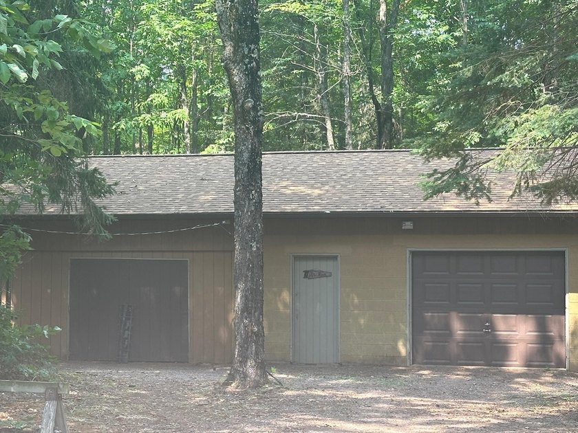 Discover your own peaceful retreat with this unique Northwoods - photo 6