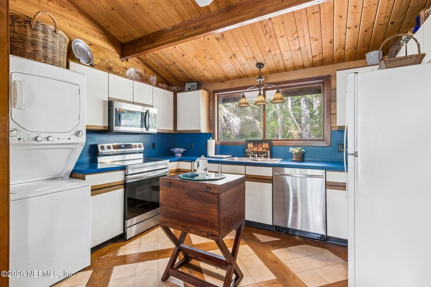 Old Florida at its finest! This home is located on a highly - photo 16