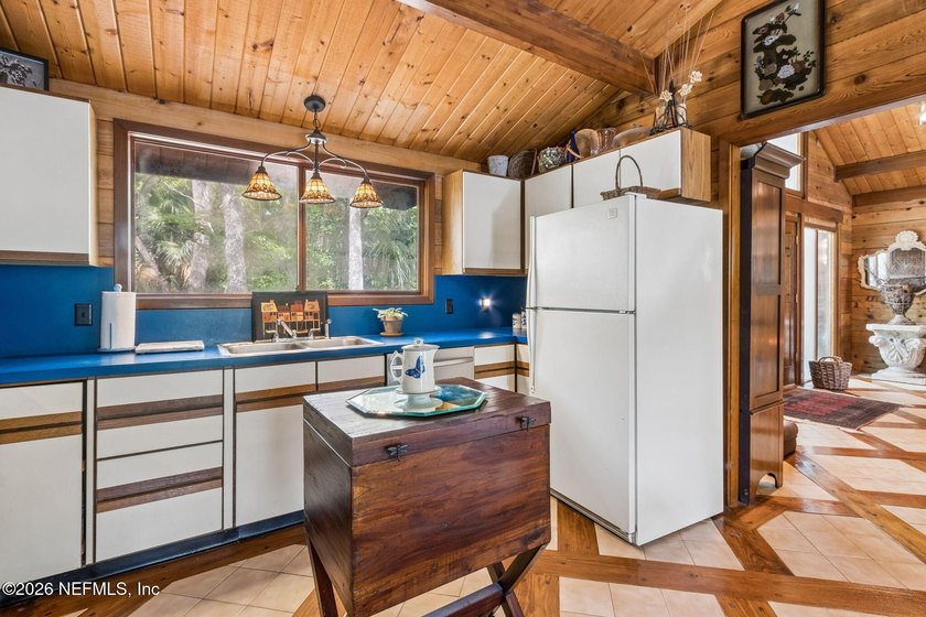 Old Florida at its finest! This home is located on a highly - photo 17