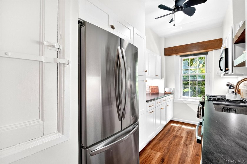 Don't miss this turnkey 2-bedroom, 1-bathroom co-op in one of - photo 7