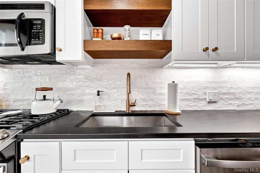 Don't miss this turnkey 2-bedroom, 1-bathroom co-op in one of - photo 9