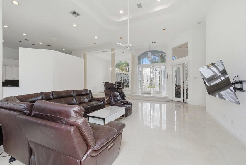 Discover comfortable living in this spacious five-bedroom, 4 - photo 13
