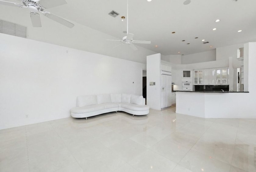 Discover comfortable living in this spacious five-bedroom, 4 - photo 18