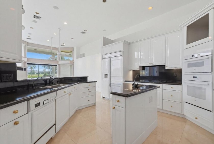 Discover comfortable living in this spacious five-bedroom, 4 - photo 22