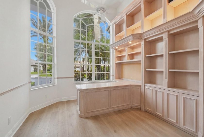 Discover comfortable living in this spacious five-bedroom, 4 - photo 23