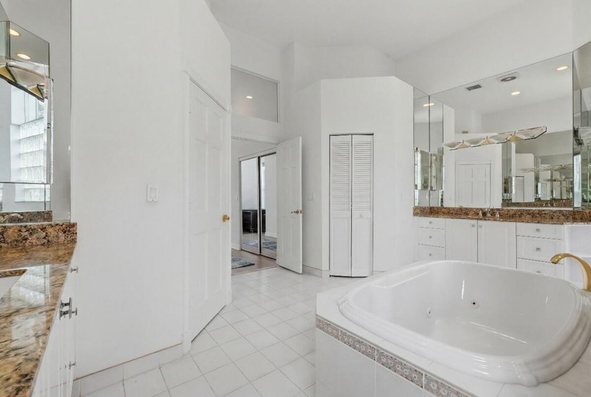 Discover comfortable living in this spacious five-bedroom, 4 - photo 34
