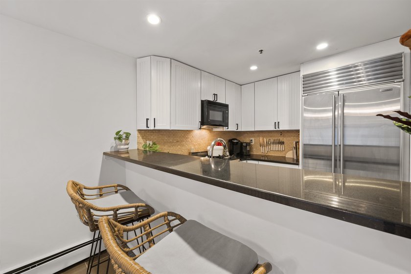 Welcome to Willow Park, an oversized one bedroom in an uptown - photo 6