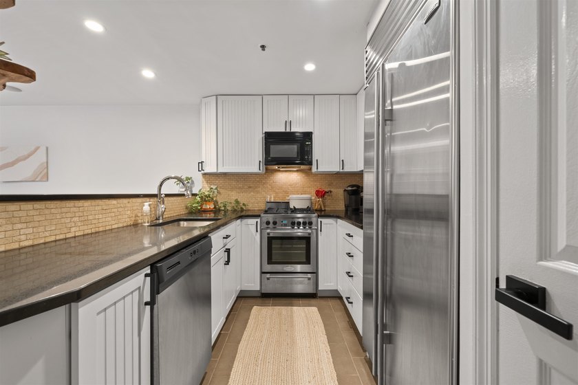 Welcome to Willow Park, an oversized one bedroom in an uptown - photo 7