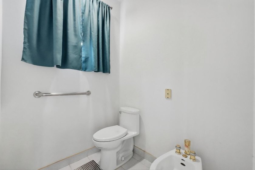 Discover comfortable living in this spacious five-bedroom, 4 - photo 47