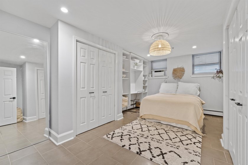 Welcome to Willow Park, an oversized one bedroom in an uptown - photo 9