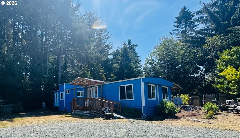Charming 3BD/2BA manufactured home nestled at the end of a quiet - photo 2