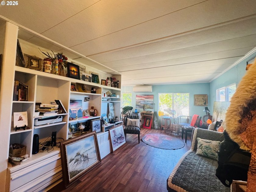 Charming 3BD/2BA manufactured home nestled at the end of a quiet - photo 4