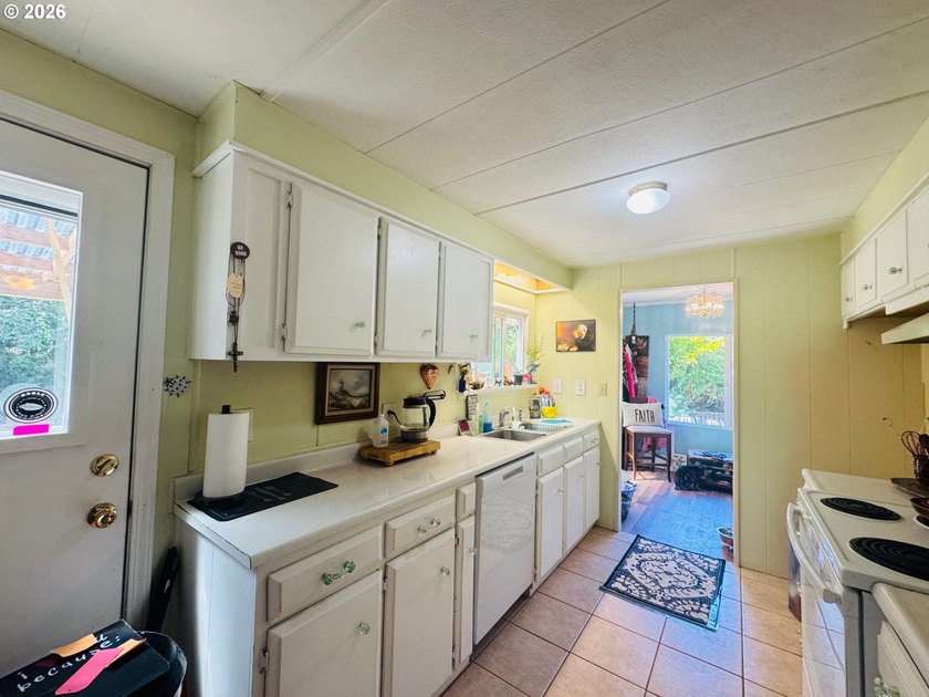 Charming 3BD/2BA manufactured home nestled at the end of a quiet - photo 5
