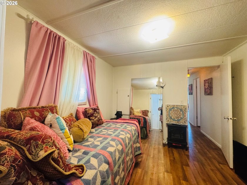 Charming 3BD/2BA manufactured home nestled at the end of a quiet - photo 8