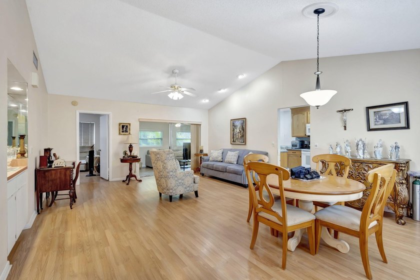 Charming 2-bedroom, 2-bathroom home located in a well-maintained - photo 4