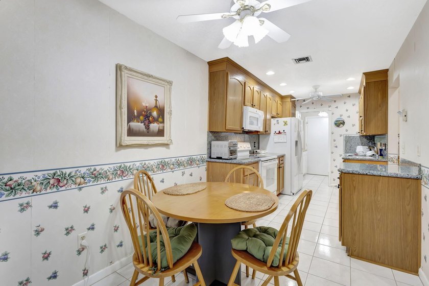 Charming 2-bedroom, 2-bathroom home located in a well-maintained - photo 10