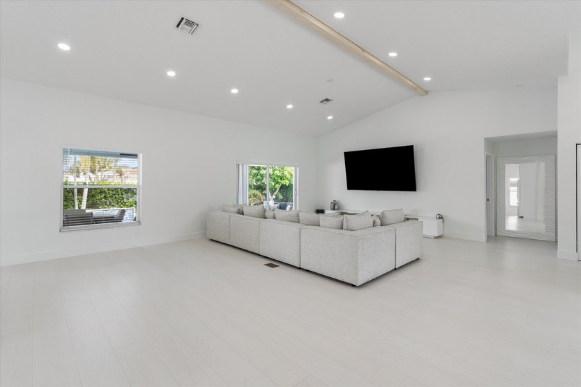 Stunning updated spacious 4 bed/2 bath pool home in gated - photo 6