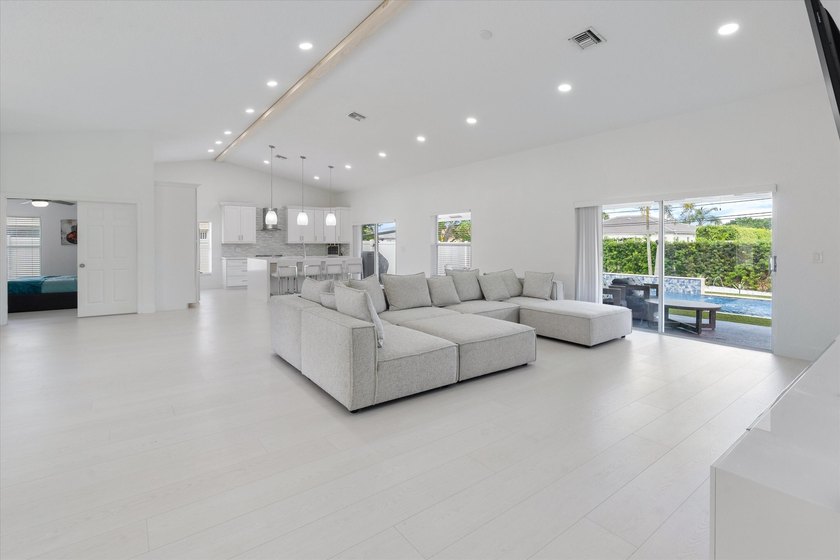 Stunning updated spacious 4 bed/2 bath pool home in gated - photo 8