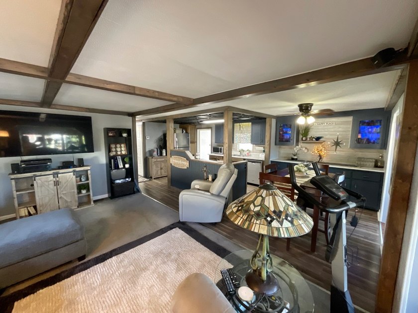 Your search is over! Welcome to this beautifully decorated - photo 21